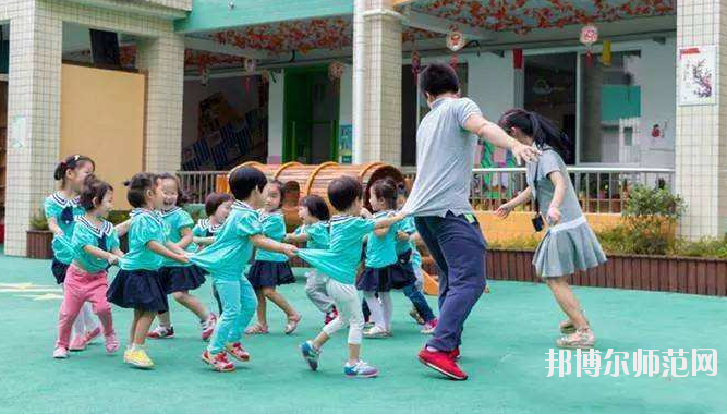 湖北2020年男生讀幼師學校學什么專業(yè)好