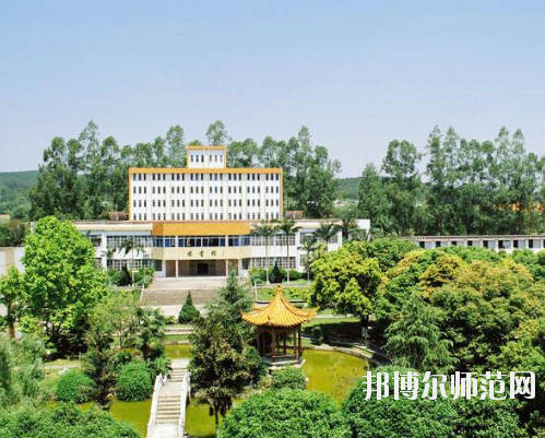 廣西2020年男生讀什么幼師學校