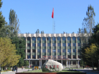 伊犁師范學(xué)院2023年學(xué)費、收費多少